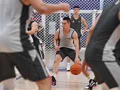 关于上海男篮遭遇惨败,主场失利难以扭转连败局面的信息