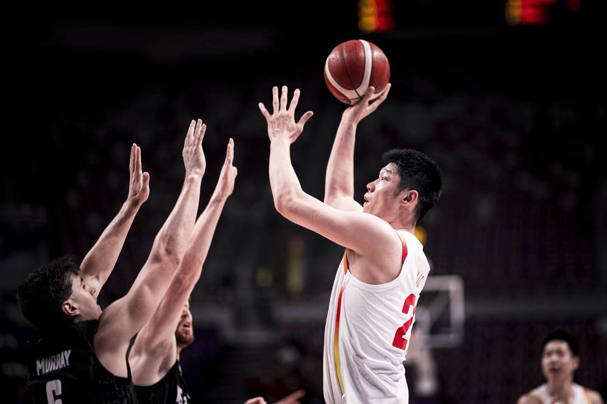 江苏男篮备战对抗浙江队，全队精气神十足的简单介绍